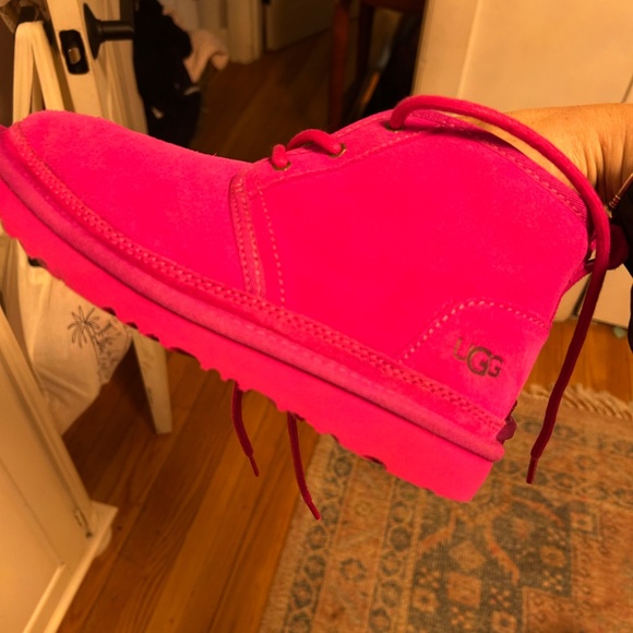 Pink uggs - Picture 3 of 4
